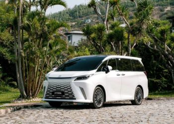 Dàn xe hybrid Lexus tại Việt Nam với chính sách giảm giá và bảo hành 10 năm mới công bố.