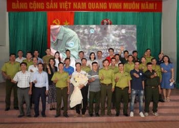 Các kiểm lâm và cộng đồng tuần tra bảo vệ rừng được vinh danh tại Giải thưởng Người Giữ Rừng Chư Yang Sin 2026 ở Đắk Lắk.