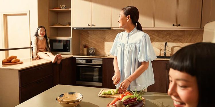 Phụ nữ Việt Nam chăm sóc gia đình đa thế hệ và đối mặt áp lực tài chính, sự nghiệp, sức khỏe theo khảo sát Sun Life 2026