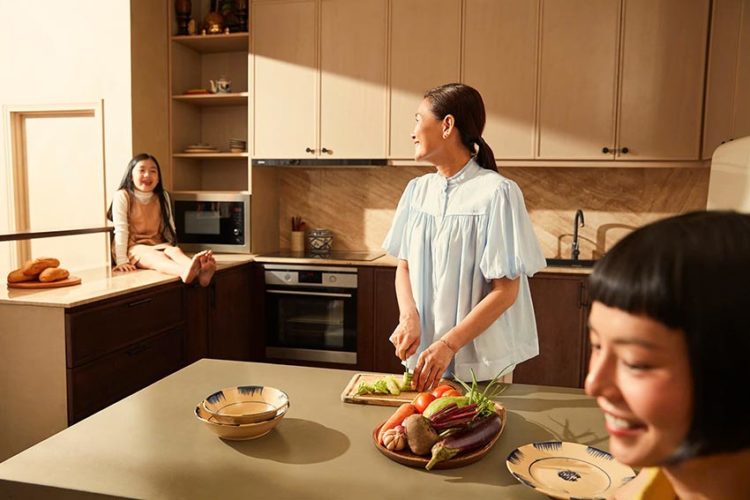Phụ nữ Việt Nam chăm sóc gia đình đa thế hệ và đối mặt áp lực tài chính, sự nghiệp, sức khỏe theo khảo sát Sun Life 2026