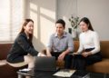 Đại diện Sun Life Việt Nam giới thiệu giải pháp bảo hiểm hưu trí tự nguyện dành cho doanh nghiệp tại TP.HCM