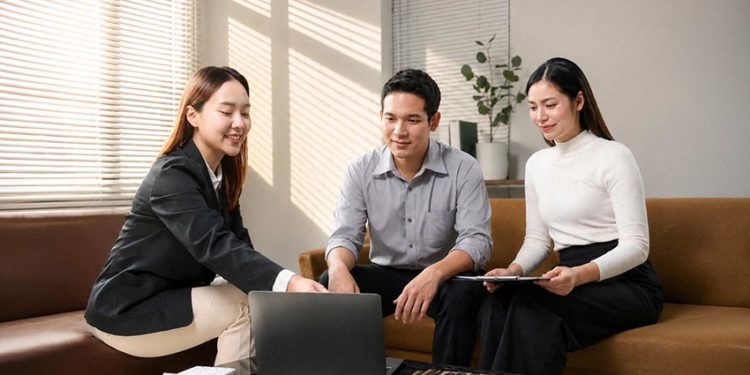Đại diện Sun Life Việt Nam giới thiệu giải pháp bảo hiểm hưu trí tự nguyện dành cho doanh nghiệp tại TP.HCM