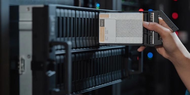 Hệ thống lưu trữ Synology PAS7700 dành cho doanh nghiệp AI và dữ liệu lớn