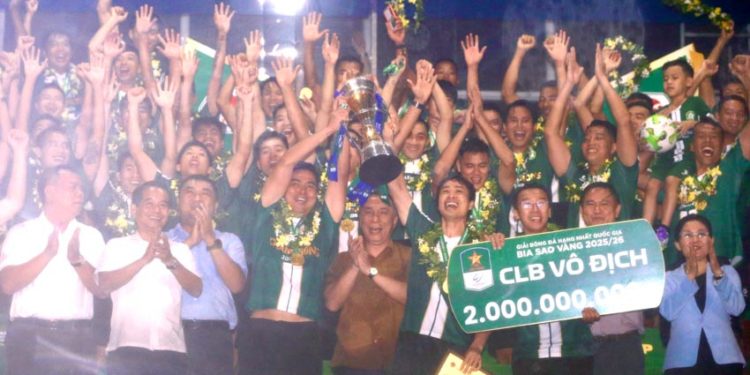 Trường Tươi Đồng Nai thăng hạng V-League trong cơn mưa nặng hạt - 7