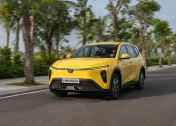 Các mẫu xe điện VinFast gồm Limo Green, VF 3 và VF 5 tại khu vực trưng bày trong bối cảnh doanh số tăng trưởng năm 2026.