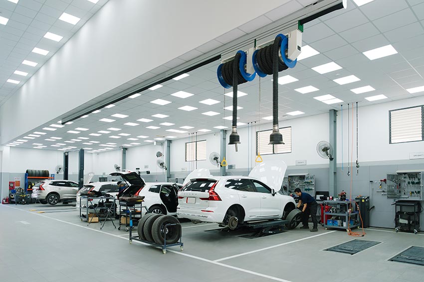 Trung tâm dịch vụ Volvo Car Đông Saigon tại TP.HCM với không gian hiện đại và khu vực bảo dưỡng xe - 4