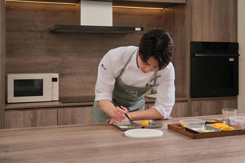 Chef Michelin giới thiệu cách nâng tầm trải nghiệm nấu ăn tại nhà - 1