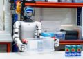 HEINEKEN Việt Nam hợp tác Đại học Bách Khoa TP.HCM nghiên cứu ứng dụng robot hình người