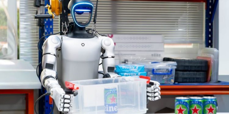 HEINEKEN Việt Nam hợp tác Đại học Bách Khoa TP.HCM nghiên cứu ứng dụng robot hình người
