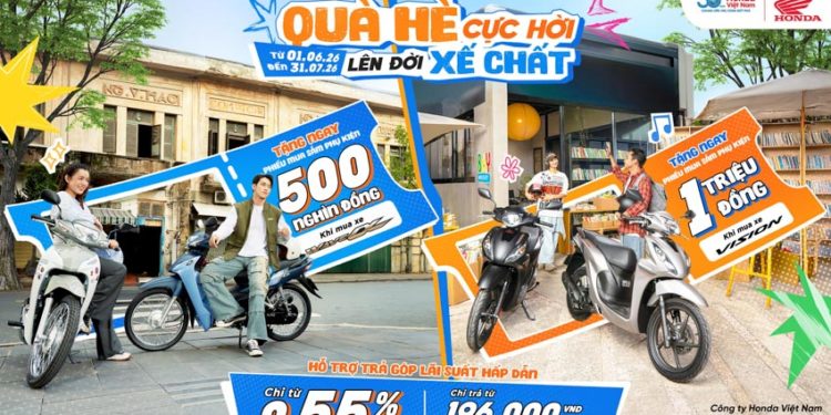 Khách hàng tham khảo các mẫu xe Honda trong chương trình ưu đãi hè 2026
