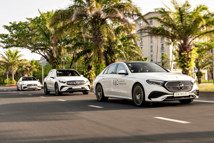 Mercedes mừng 140 năm bằng cách nhìn về phía trước, không nhìn lại