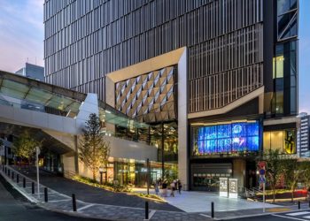 SHIBUYA AXSH tại Tokyo với mặt đứng nhôm đúc hiện đại và mạng lưới không gian công cộng kết nối người đi bộ - 4