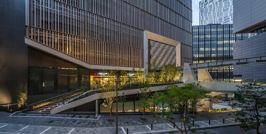 SHIBUYA AXSH tại Tokyo với mặt đứng nhôm đúc hiện đại và mạng lưới không gian công cộng kết nối người đi bộ - 5