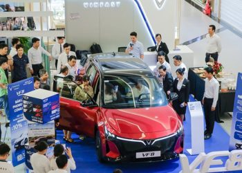 VinFast VF 8 thế hệ mới trưng bày tại sự kiện ra mắt sản phẩm