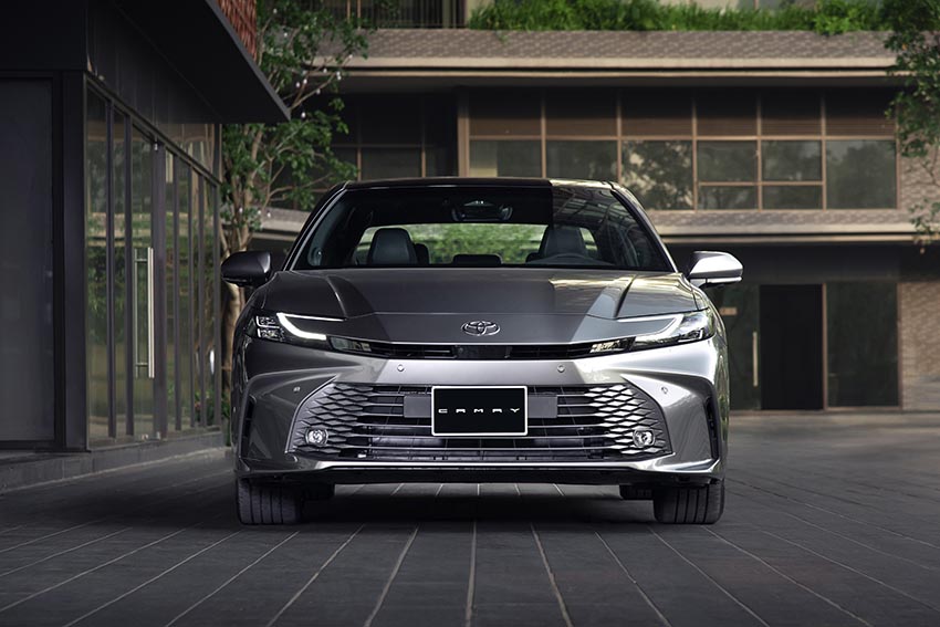 Camry hybrid giảm 140 triệu: Toyota phòng thủ hay phản công? - 3