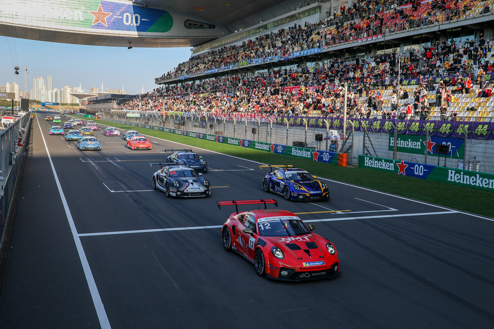 Porsche 911 GT3 Cup số 12 khoác hoạ tiết chim Lạc và trống đồng Đông Sơn