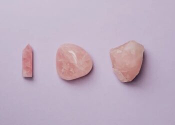 Đá phong thủy trên bàn làm việc: linh hay không, Trời biết