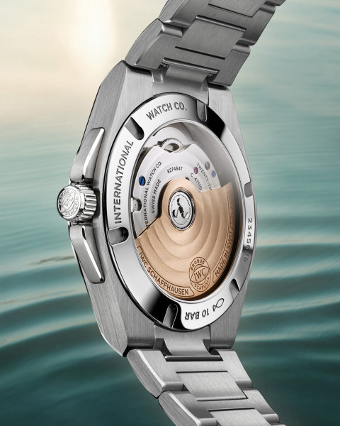 Vành bezel năm con vít của IWC Ingenieur 35
