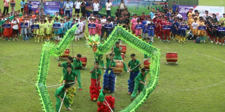 Chùm ảnh Khai mạc VCK Giải bóng đá thiếu niên, nhi đồng TPHCM – Cúp HTV 2026, nơi chắp cánh "Ước mơ sân cỏ" - 1