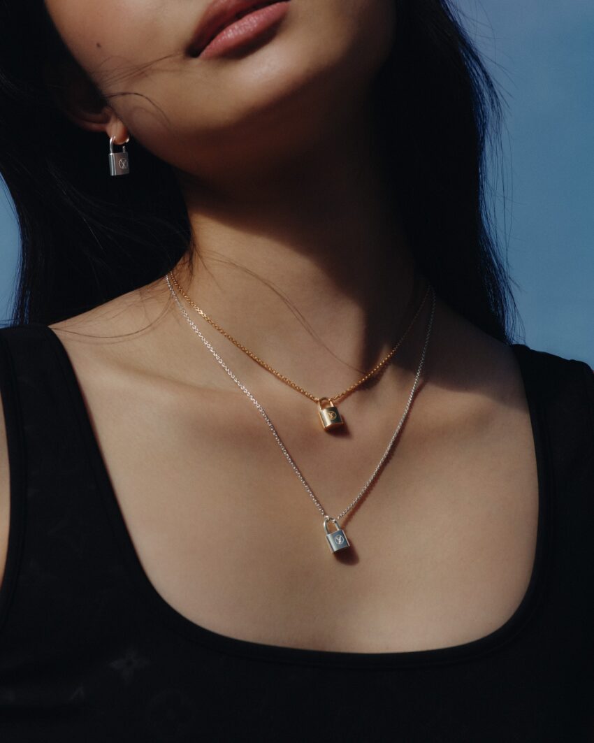 Mặt dây chuyền Silver Lockit của Louis Vuitton cho chương trình UNICEF