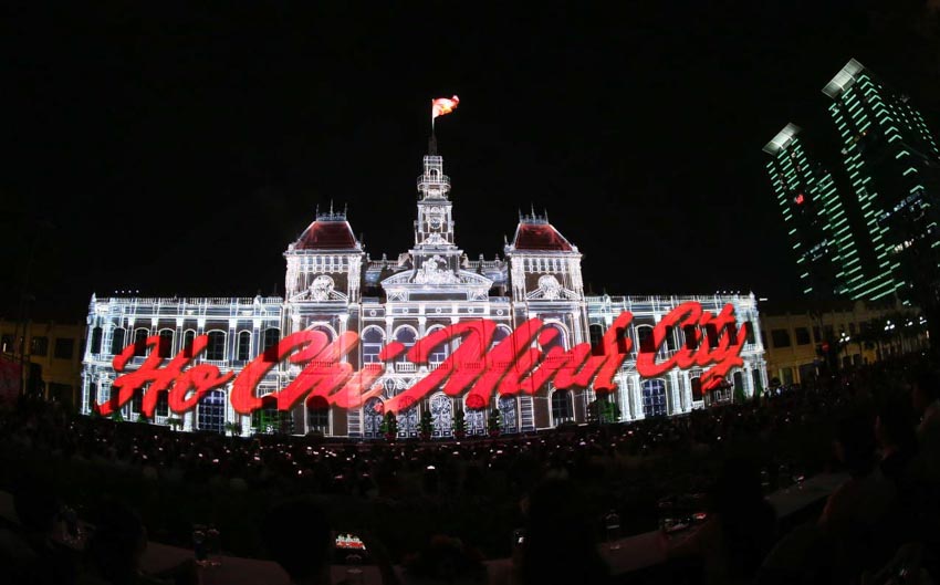 Đêm tòa nhà trăm tuổi thức giấc: 3D Mapping và một thói quen đô thị đang thành hình - 4