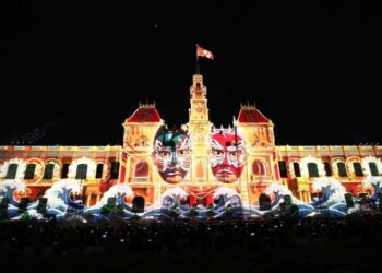 Đêm tòa nhà trăm tuổi thức giấc: 3D Mapping và một thói quen đô thị đang thành hình - 5