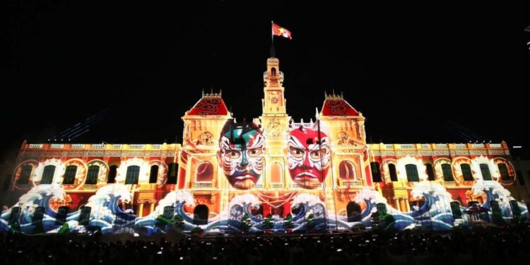 Đêm tòa nhà trăm tuổi thức giấc: 3D Mapping và một thói quen đô thị đang thành hình - 5