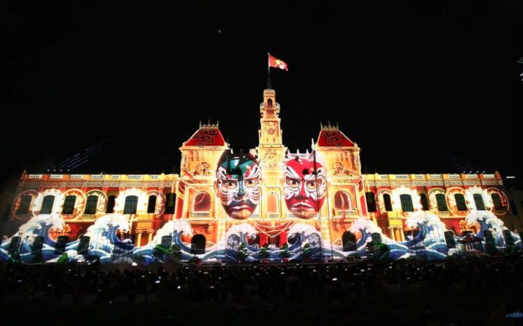 Đêm tòa nhà trăm tuổi thức giấc: 3D Mapping và một thói quen đô thị đang thành hình - 5