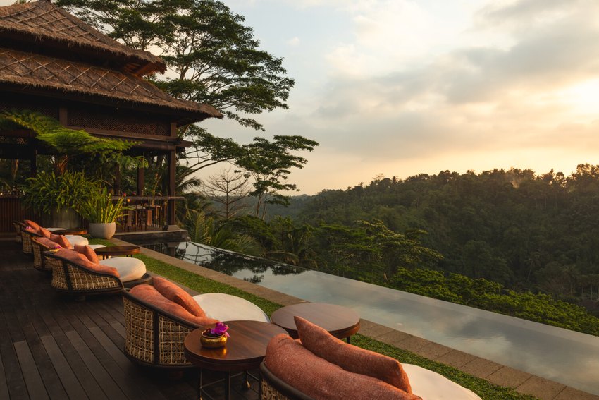 Không gian nhà hàng resort cao cấp lúc hoàng hôn trong chuỗi Luxury Dining Series