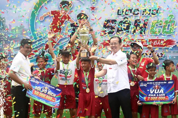 Những "ngôi sao nhí" tỏa sáng và bài học về tinh thần thể thao - 1