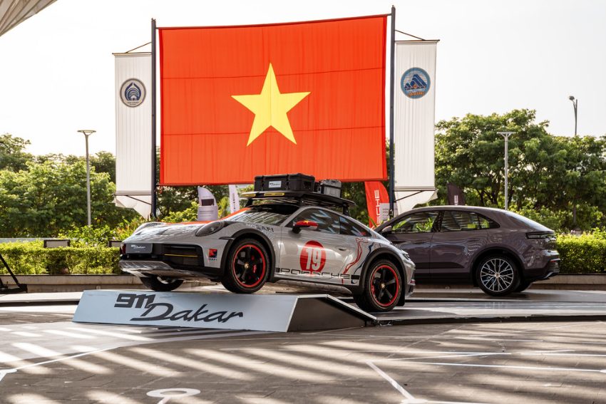 Porsche 911 Dakar mang số hiệu 19 tại Đà Nẵng