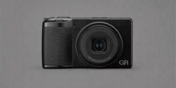 Ricoh bán 6.000 chiếc máy ảnh không nâng cấp gì — và người ta vẫn sẽ tranh nhau mua