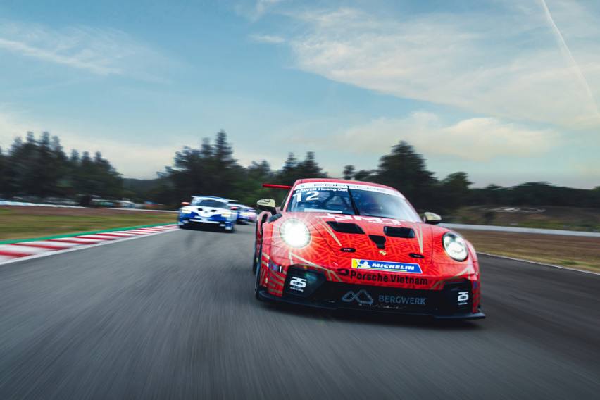 Tay đua Sawer Hoàng Đạt, Porsche Việt Nam