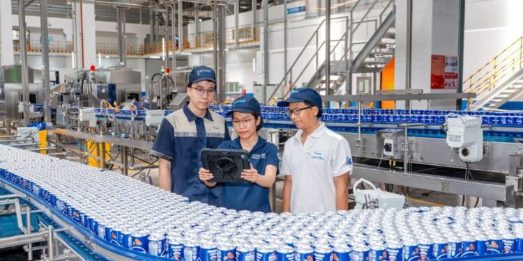 Dây chuyền sản xuất nhà máy Suntory PepsiCo tại Khu công nghiệp Hựu Thạnh