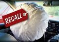Túi khí ô tô gắn nhãn RECALL triệu hồi